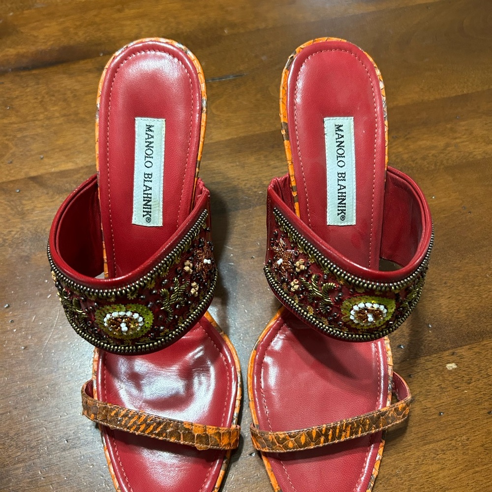 These are manolo blahnik size 41 European size and there brand new